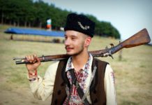 Синът на кмета на Панагюрище блъсна три коли, вряза се в магазин и избяга