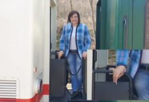 Нинова се резили без маска и с цигара във влак