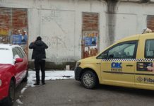 Таксиметрова компания разнася и лепи плакатите на партията на Цветанов