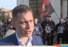 Протестиращи от ВМРО опитаха да сложат фес на Тошко, скандираха „Турски мекерета. Еничари“