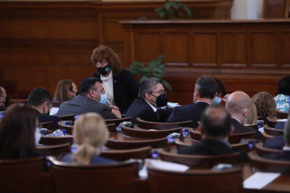Свалете лентичките Подкрепям Украйна призоваха БСП и ПП депутатите от