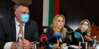 Марияна Николова: Обмислят се всякакви варианти за облекчено влизане на туристите в страната