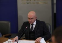 Проф. Мутафчийски: Бъдете бдителни по празниците, нищо не е свършило