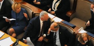 Това е, което ни се предлага – нов бардак със стари труженички