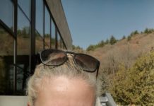 Бавно и постепенно разбирах, че съществува глутница от самопровъзгласили се арбитри, които разкъсват всеки, който не им е от полза или не им целува задниците