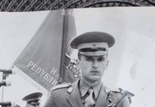 Щяло да има “военен кабинет”, служебен иначе, добре, че си пуснах снимка от казармата