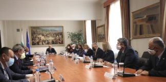 Ще обвинят нас и Ципов за нередности на изборите. Видях как се споглеждат при Радев, каза премиерът