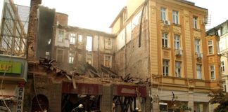 Прокуратурата трябва да плати 60 000 лв. на майката на една от загиналите под срутената сграда на „Алабин“