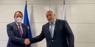 Борисов и еврокомисарят Оливер Вархей разговаряха за Северна Македония