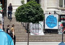 Само в Breaking.bg: Съдебната палата е превърната в агиттабло на ДБ, „Мутри“, „Възраждане“ и Слави Трифонов