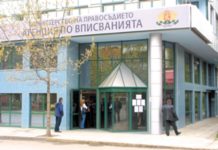 Кацаров пак стана за смях – пратил сбъркан протокол за вписване на новия борд на „Александровска болница