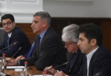 Само сутиени не са почнали да хвърлят към служебните министри