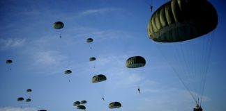 Двама парашутисти ранени по време на учение в Чешнегирово