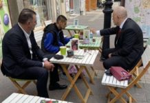 Гешев пие кафе с Митко Чорапа