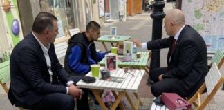 Гешев пие кафе с Митко Чорапа