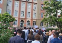 Многолюден протест в Красно село, искат оставката на кметицата от ДБ