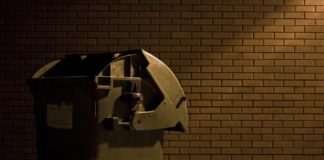 Откриха труп на бебе в кофа за боклук в София