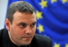 Циркът „Рашков“! Нарочен за „обедно меню“ преди 12 г. чиновник отрекъл преди дни, че е заплашван от Борисов с изяждане