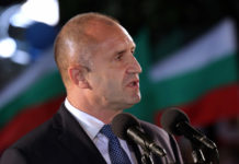 Президентът антиваксър обвини предишното управление за недоверието към ваксините