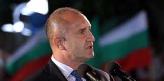 Радев попари Петков: Посещението на премиера в Северна Македония беше прибързано