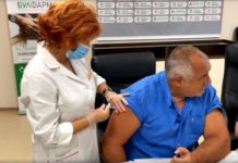 Бойко Борисов се ваксинира срещу ковид-19 /видео/