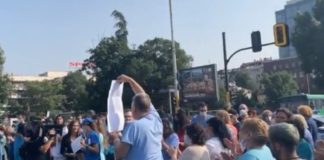 Лекарите от „Пирогов“ на протест срещу уволнението на проф. Балтов