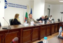 Камарата на строителите към Комитова: Не сме роби, авансите са нормална практика