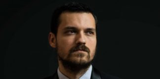 В никоя друга държава не се даваше толкова лесно медийна трибуна на антиваксъри, шарлатани и обикновени идиoти