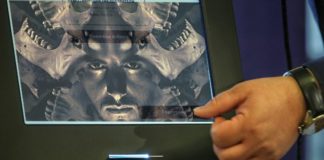 „Бог от машината“ прави избори