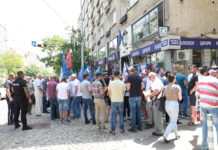 Протест пред КЕВР заради поскъпването на парното и тока