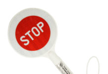 Тийнейджър откраднал полицейската униформа на баща си и проверявал на пътя