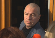 Мукаддес Налбант към Тошко Йорданов: Забранено е с бутилка в пленарната зала