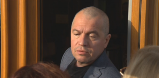 Мукаддес Налбант към Тошко Йорданов: Забранено е с бутилка в пленарната зала