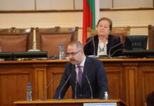 Минеков не знае какво са фалшиви новини