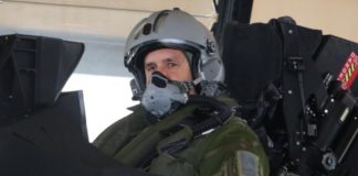 Докато ни управляват от изтребителя…