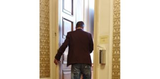 Простащина и липса на стил под формата на „скъсани дънки“