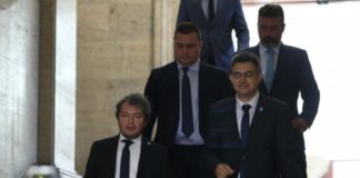 Депутатите от ИТН напуснаха пленарната зала, не желаели „да участват в този фарс“