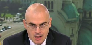 Тео Ушев за Петър Илиев: Нагъл, истеричен и безскрупулен. Не спира да се хвали, пяна му излиза от устата