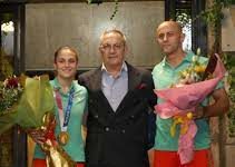 Кузманов – дребна душица. През май: „Не, няма да поема никаква отговорност, ако нашите състезатели се представят зле.“ Вчера се намърда да се снима с Ивет