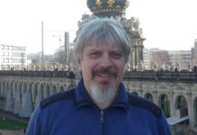 Проф. Николай Витанов: Гледаме представлението „Бойко Борисов и примадоните“