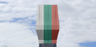 Монументът на окупационната Червена армия осъмна опакован в трибагреник – честит Ден на българската незавимост!