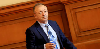 Хората на Трифонов към ДБ и ИБНИ: Не можете да се освободите от благодетелите си зад граница, протестите бяха платени