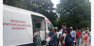 Антиваксърите от Варна искали медиците да им покажат разрешителни за ваксините
