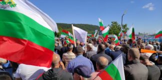 Каква е разликата между протеста на 50-те партии миналата година и 50-те протеста в момента?