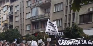 Собствениците на заведения възмутени, че Кацаров и Балтова остават на постовете си: Безпрецедентна арогантност и политическо безхаберие