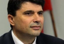 Уволняват шефа на службата за подслушване и следене