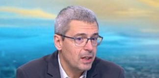 Зам.-министър: За инсулина си играем на котка и мишка