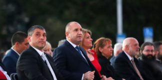 Накараха Пласидо Доминго да чака семейство Радеви 15 минути