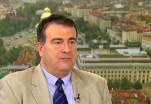 Задължителна ваксина за учители и държавни служители