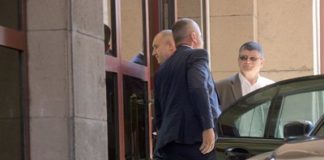 “Почтеният” Радев да спре да използва в кампанията си държавни ресурси